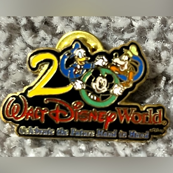 Disney Other Walt Disney World 200 Pin Celebrate Future Hand In
